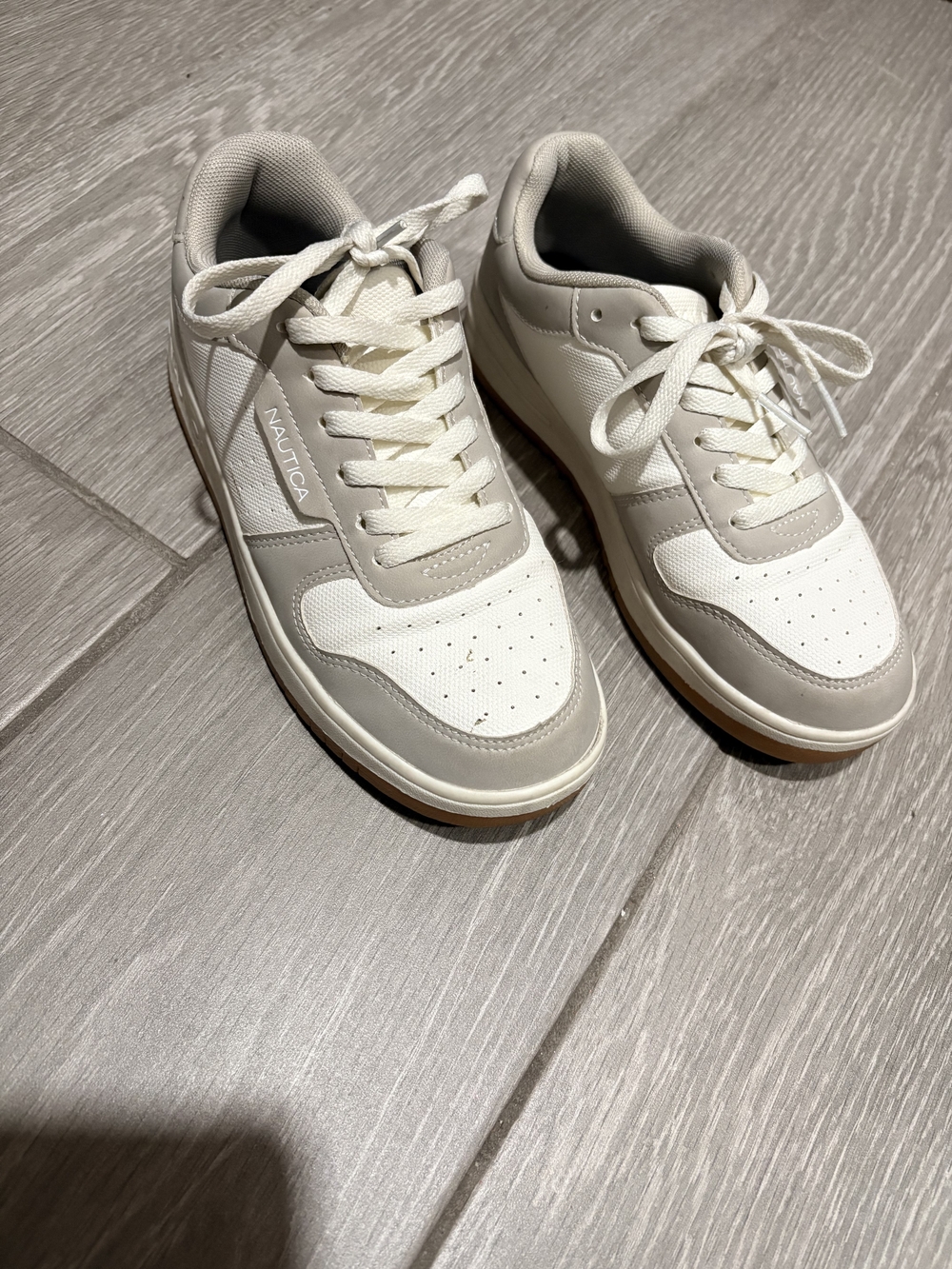 Nautica Men's White and Light Gray Low-Top Sneakers